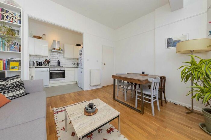 2 Bedroom Flat For Sale In Dartmouth Park Hill, London, N19