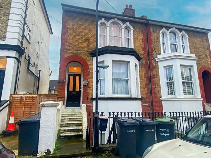 2 Bedroom Flat To Rent In Cobham Street, Gravesend, Kent, DA11