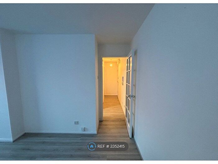 1 Bedroom Flat To Rent In Redrup House, London, SE14