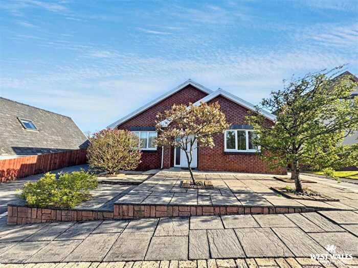 3 Bedroom Detached Bungalow For Sale In Uwchgwendraeth, Drefach, Llanelli, SA14