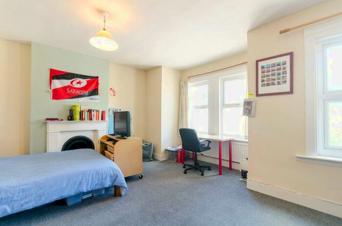 4 Bedroom Semi-Detached House To Rent In Hawks Road, Kingston, Kingston Upon Thames, KT1