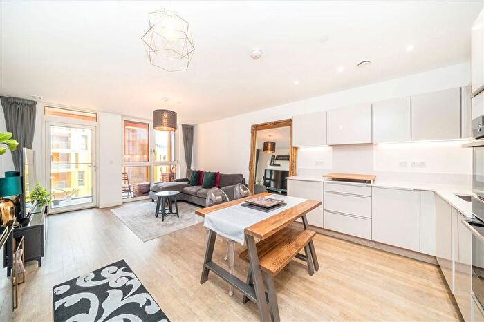 2 Bedroom Flat To Rent In Telegraph Avenue, London, SE10