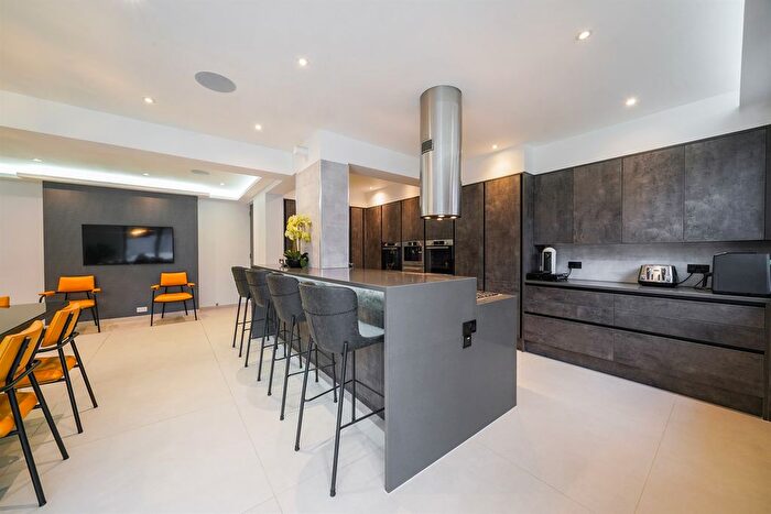 5 Bedroom Detached House For Sale In Ashley Lane, Hendon, NW4