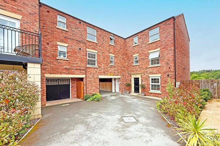 2 Bedroom Flat For Sale In Smithy Close, Pannal, HG3