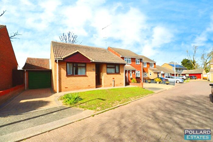 2 Bedroom Detached Bungalow For Sale In Camellia Close, Rainham, ME8