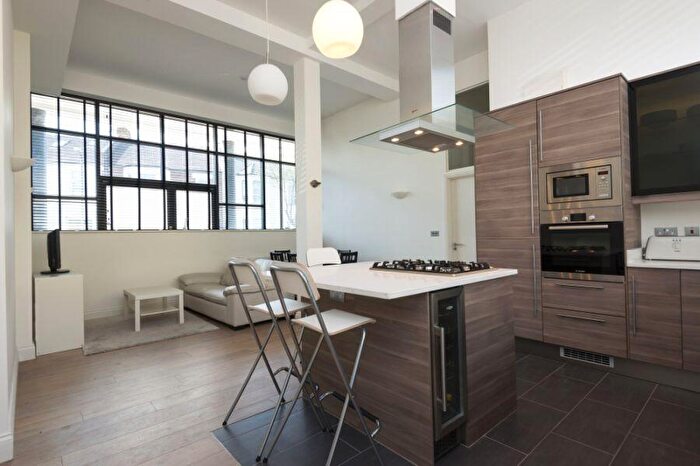 3 Bedroom Flat To Rent In Villiers Road, Willesden Green, NW2