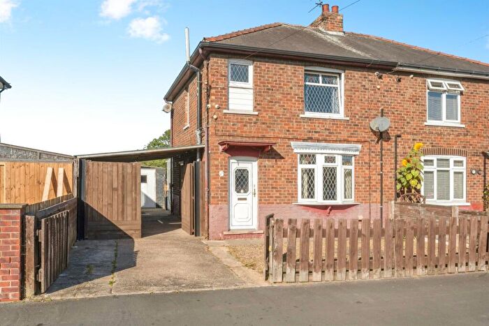 3 Bedroom Semi-Detached House For Sale In Hempdyke Road, Scunthorpe, DN15