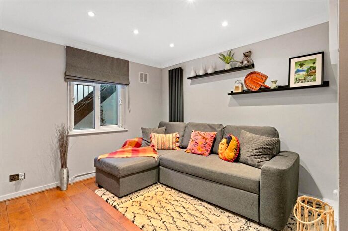 2 Bedroom Apartment For Sale In Clarence Road, London, E5
