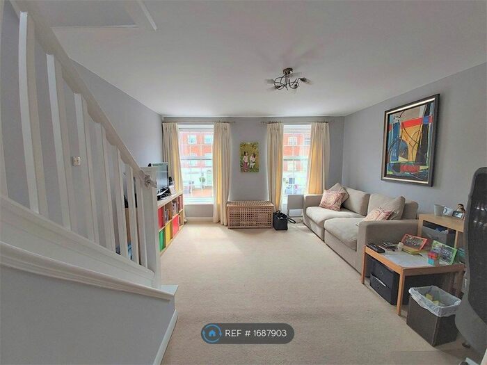 3 Bedroom End Of Terrace House To Rent In Blenheim Gardens, Kingston Upon Thames, KT2