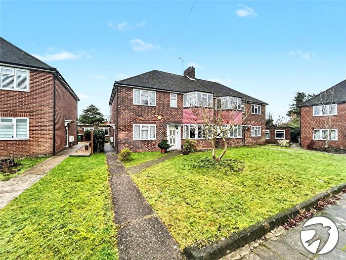 2 Bedroom Maisonette For Sale In Princes Close, Sidcup, Kent, DA14