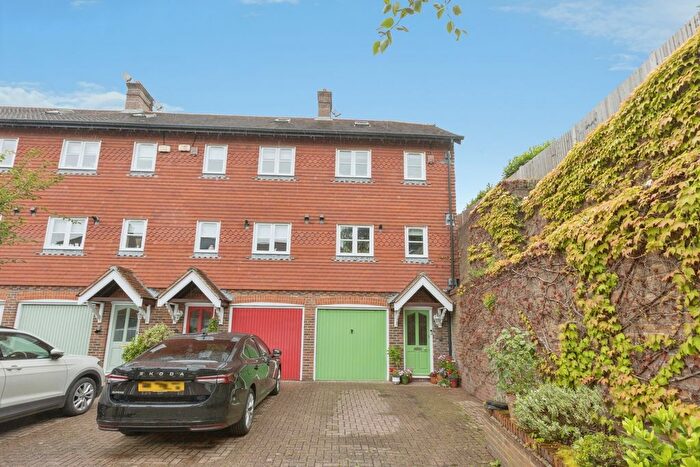3 Bedroom Town House For Sale In Cumberland Mews, Tunbridge Wells, Kent, TN1