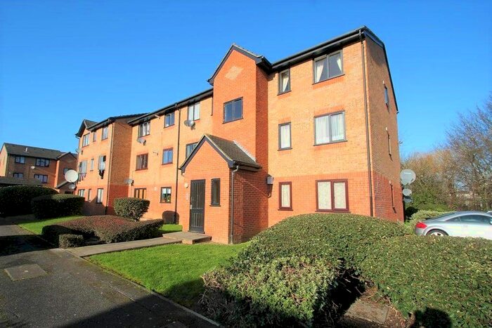 2 Bedroom Flat To Rent In Streamside Close, Edmonton, N9