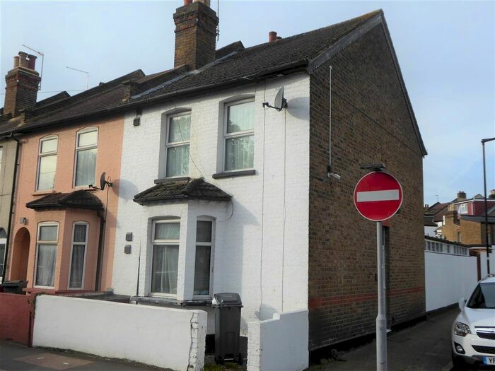 3 Bedroom Terraced House To Rent In Inwood Road, Hounslow, TW3