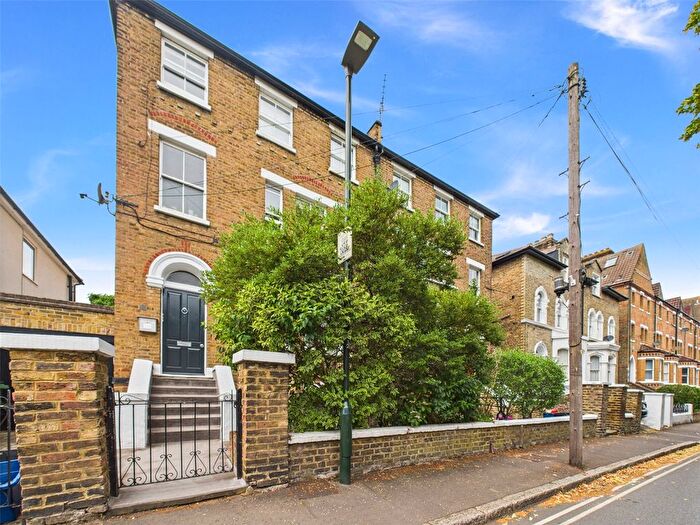 1 Bedroom Flat To Rent In Queens Road, Twickenham, TW1