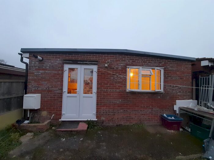 2 Bedroom Flat To Rent In The Crossways, Hounslow, Greater London TW5