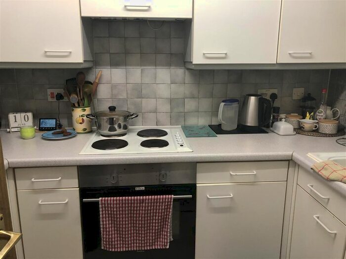 1 Bedroom Flat To Rent In Victoria Grove, London, N12