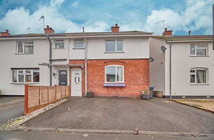 3 Bedroom Semi Detached House For Sale In Westfield Road, Hinckley, LE10