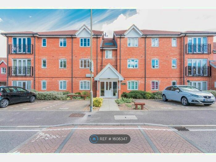 2 Bedroom Flat To Rent In Winnipeg Way, Turnford, EN10