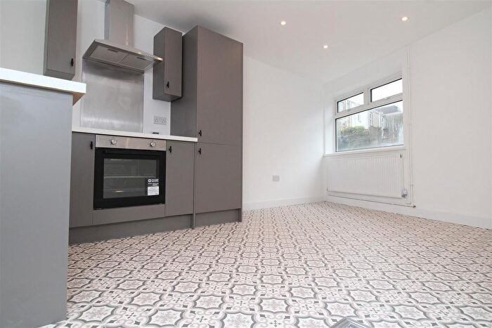 3 Bedroom Property To Rent In Darren Road, Ystalyfera, Swansea, SA9