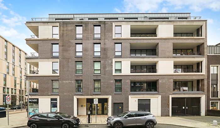 2 Bedroom Flat To Rent In Derny Avenue, London, E20