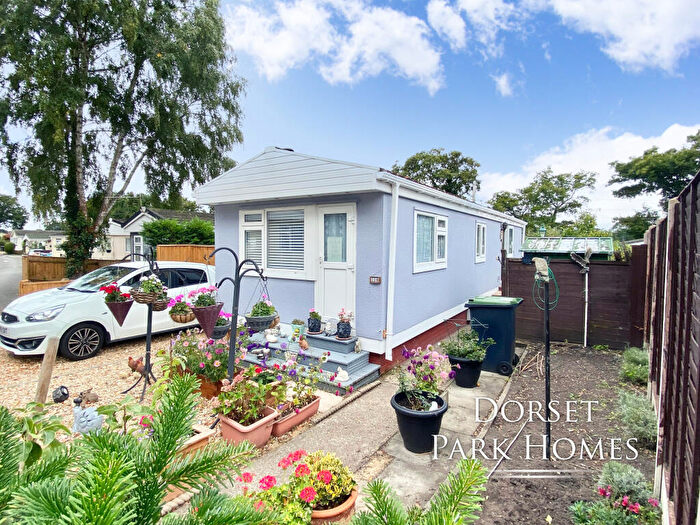 2 Bedroom Park Home For Sale In The Crescent, Dorset Hills, St Leonards, Ringwood, BH24