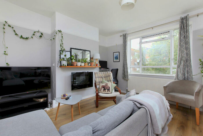 2 Bedroom Flat To Rent In Stephen Sanders Court, Salcott Road, London, SW11