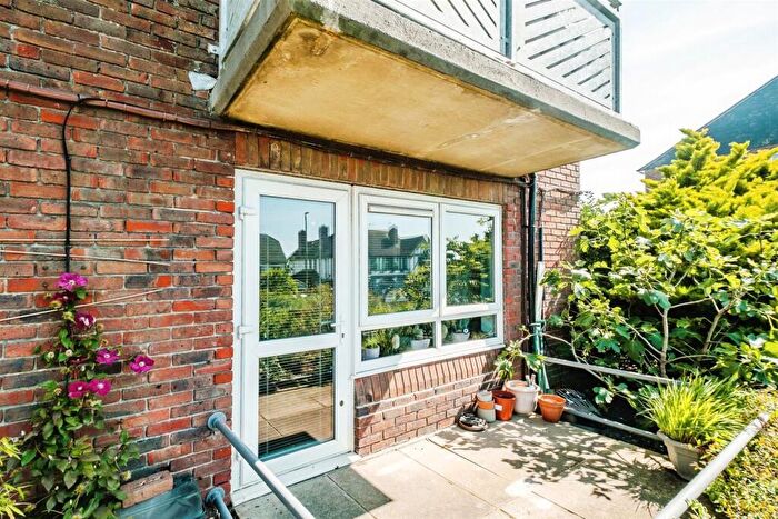 1 Bedroom Flat To Rent In Ingram Crescent West, Hove, BN3