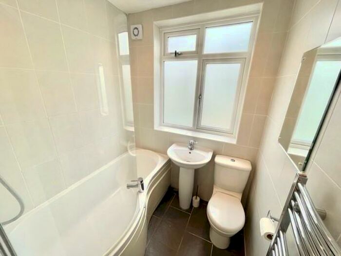 3 Bedroom House To Rent In Romford, RM7