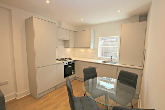 2 Bedroom Flat To Rent In Sandringham Road, Willesden, NW2