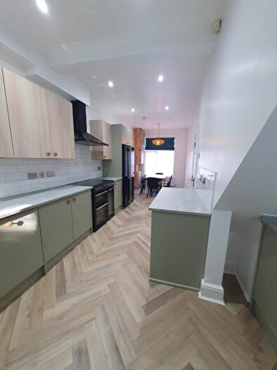 6 Bedroom Terraced House To Rent In Albion Road, Fallowfield, M14