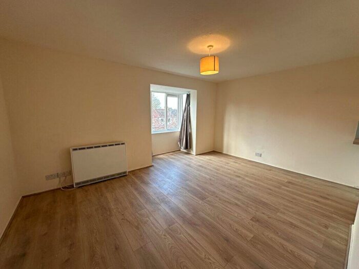 Studio To Rent In Studio Flat – Pycroft Way, Edmonton, N9