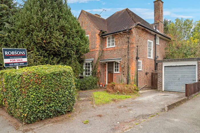 3 Bedroom Detached House For Sale In Old South Close, Pinner, HA5