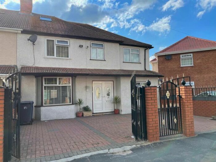 5 Bedroom Semi-Detached House To Rent In North Road, Southall, UB1