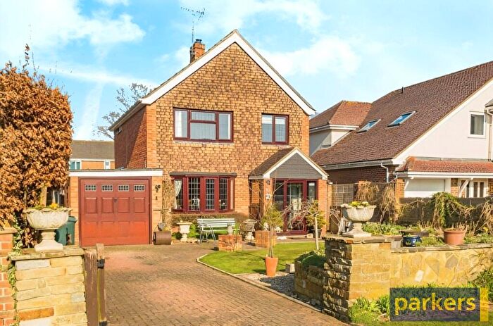 3 Bedroom Detached House For Sale In Woods Road, Caversham, Reading, Berkshire, RG4