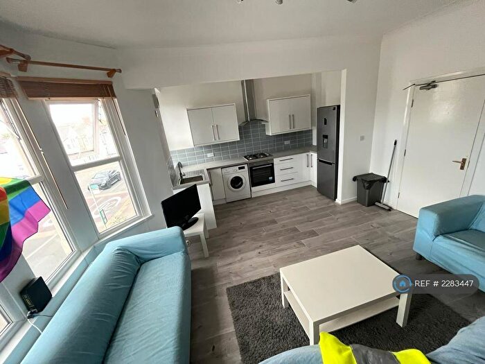 3 Bedroom Flat To Rent In Whitchurch Road, Cardiff, CF14