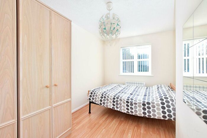 2 Bedroom Maisonette For Sale In Derwent Close, Amersham, HP7