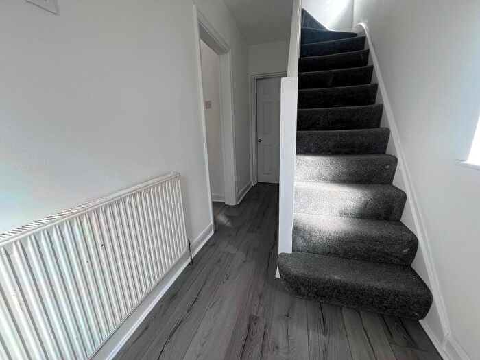 3 Bedroom Semi Detached House To Rent In Broad Lane, B14