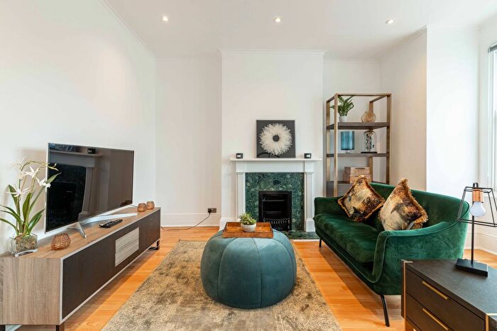 3 Bedroom Flat To Rent In Hestercombe Avenue, Parsons Green, London, SW6