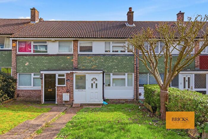 3 Bedroom Terraced House For Sale In North Dene, Chigwell, IG7
