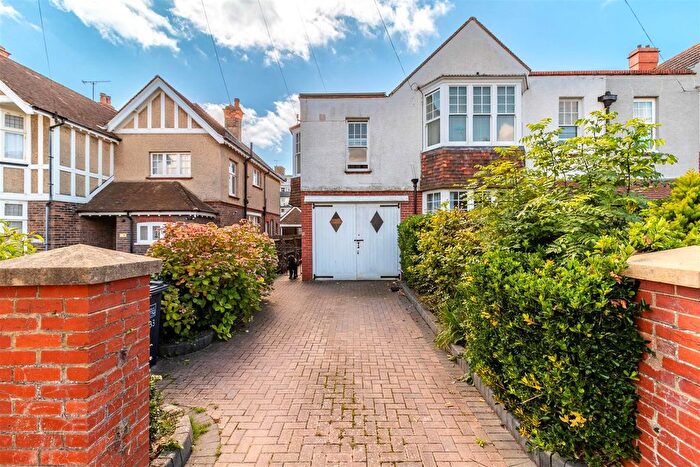 3 Bedroom Flat For Sale In Bath Road, Worthing, BN11