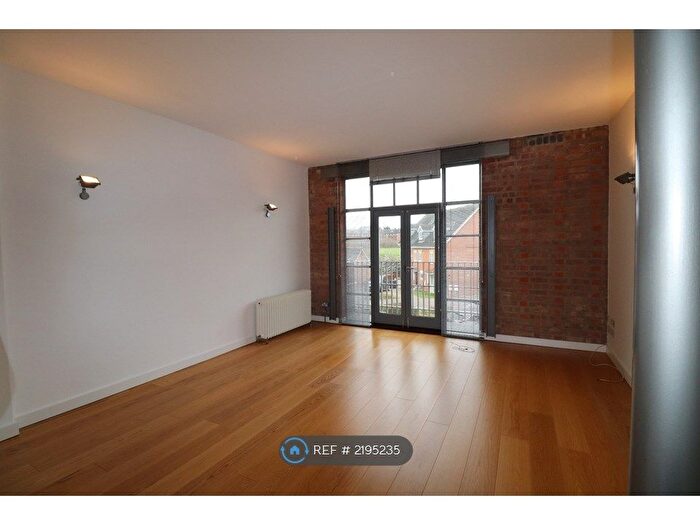 2 Bedroom Flat To Rent In Brockton Street, Northampton, NN2