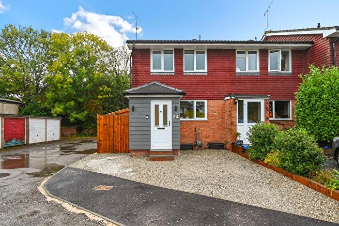 2 Bedroom End Of Terrace House To Rent In Meyers Wood, RH13