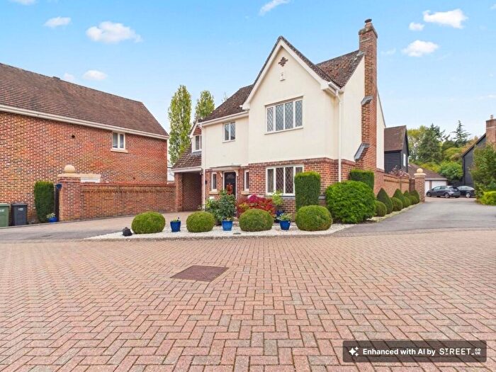 4 Bedroom Detached House For Sale In Garrett Close, Kingsclere, RG20