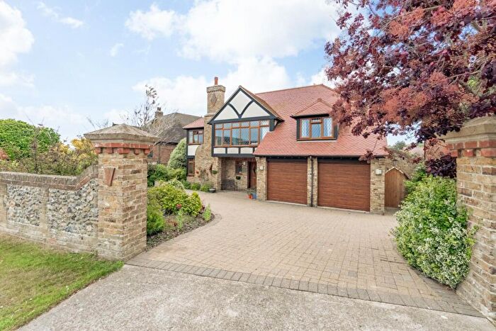 4 Bedroom Detached House For Sale In Dumpton Gap Road, Broadstairs, CT10