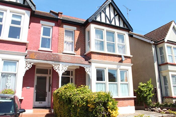2 Bedroom Flat To Rent In York Road, Southend-On-Sea, SS1