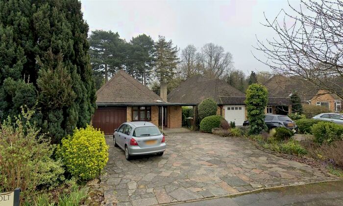3 Bedroom Bungalow To Rent In Shadbolt Close, Worcester Park, KT4