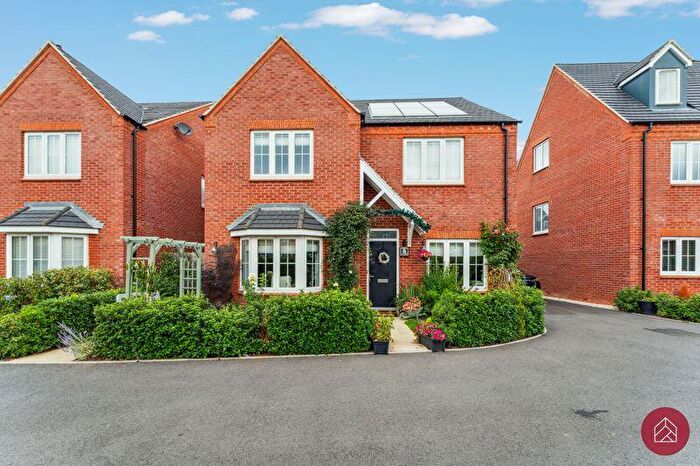 4 Bedroom Detached House For Sale In Wenlock Drive, Bicester, OX26