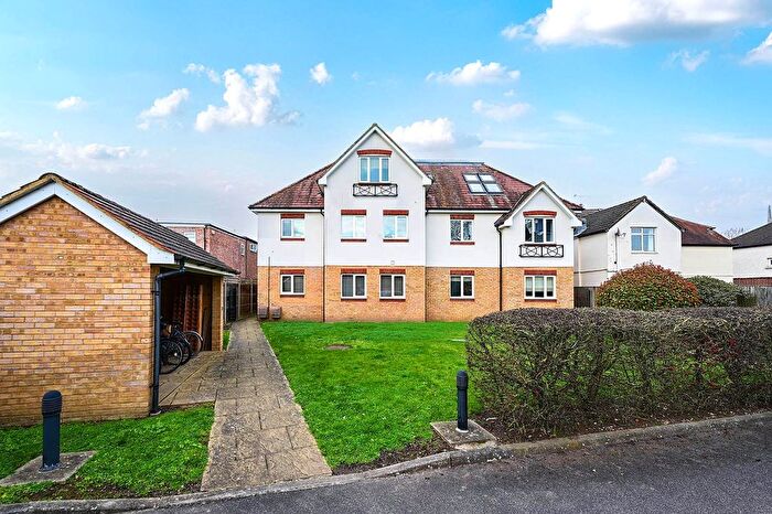 2 Bedroom Flat For Sale In Staines, Surrey, TW18