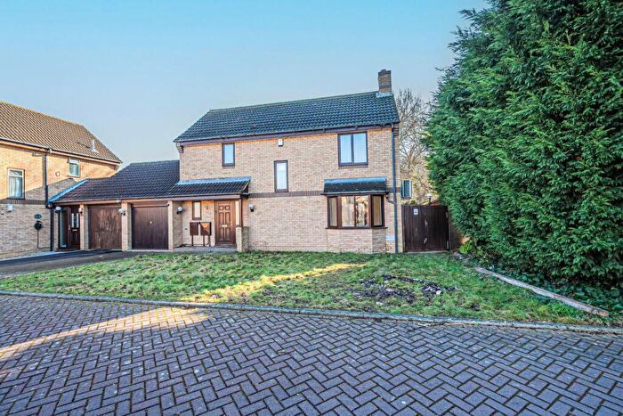 4 Bedroom Detached House For Sale In Booker Avenue, Bradwell Common, Milton Keynes, MK13