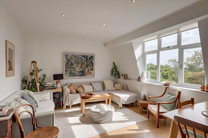 2 Bedroom Flat For Sale In Devonshire Road, Forest Hill, SE23